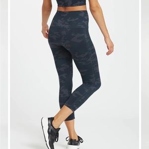 Spanx Look At Me Now Cropped Leggings